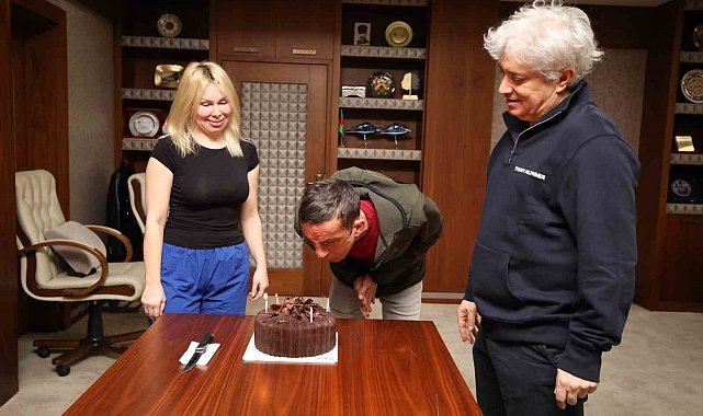 Türkiye'nin ilk yüz nakilli hastası Uğur Acar, 13'üncü yılını pasta keserek kutladı