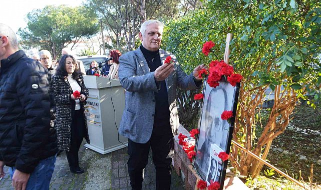 Uğur Mumcu vefatının 32. yılında Ayvalık'taki evi önünde anıldı