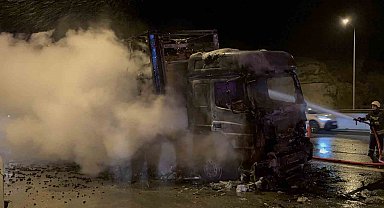 Ukrayna'dan Irak'a kömür taşıyan tır alev alev yandı