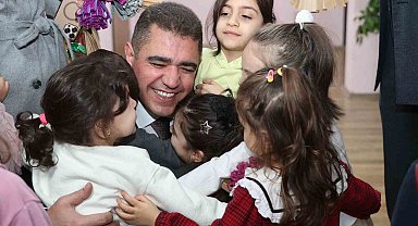 Vali Aslan çocuklarla yakından ilgilendi