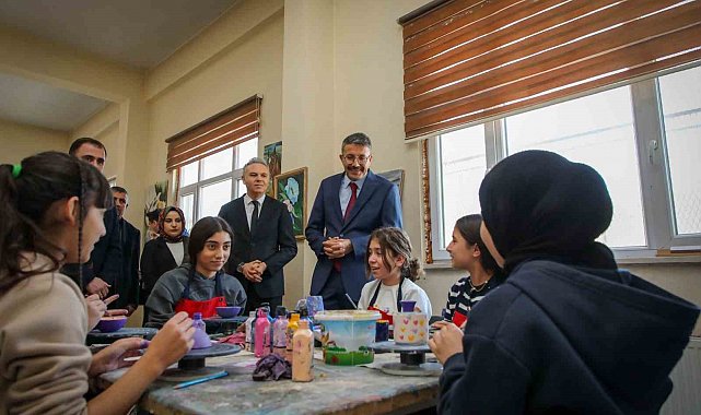 Vali Çelik, Yüksekova'da ADEM'leri ziyaret etti