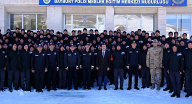 Vali Eldivan, polis adaylarıyla bir araya geldi