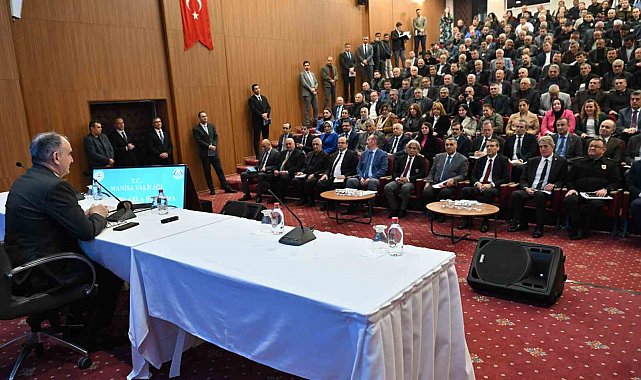 Vali Özkan, muhtarlarla bir araya geldi