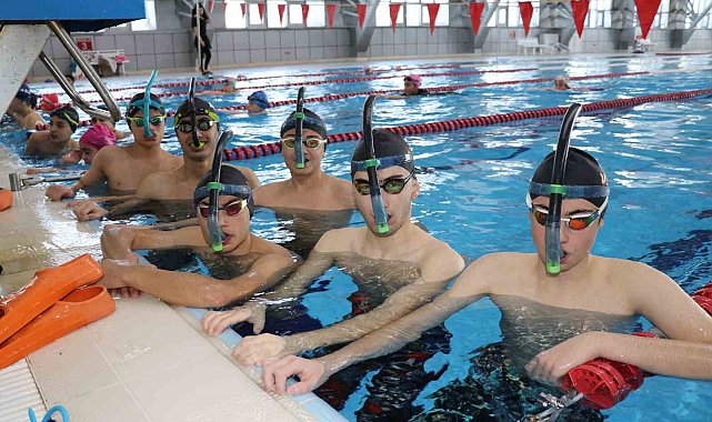 Van Gençlik ve Spor İl Müdürlüğünden öğrencilere karne hediyesi