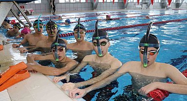 Van Gençlik ve Spor İl Müdürlüğünden öğrencilere karne hediyesi