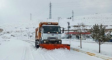 Van'da 255 yerleşim yerinin yolu ulaşıma kapandı