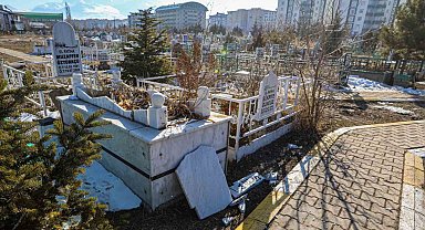 Van'da mezarlığa saldırı: Onlarca mezar tahrip edildi