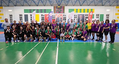 Veteran kadın hentbolcular Denizli'de buluştu