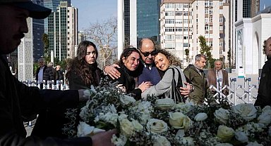 Yangın faciasında hayatını kaybeden Defne Arkadaş İnal ile kızları Dila ve Ela İnal'a ağlatan veda