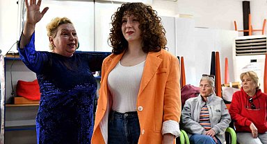 Yaşlı evlerinde psikolog ve uzmanlar eşliğinde Empati Atölyesi