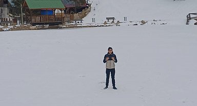 Yayladaki göl buz tuttu, insanlar üzerinde yürüdü