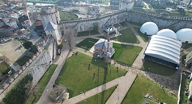 Yedikule Hisarı'ndaki ecdat mirası Fatih Mescidi'nin alemleri takıldı