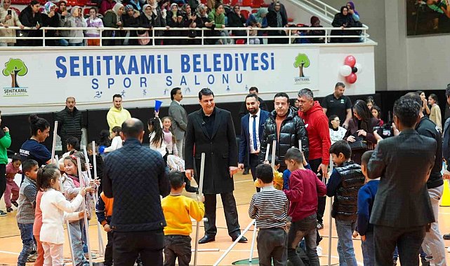 Yılmaz'dan çocuklara karne hediyesi