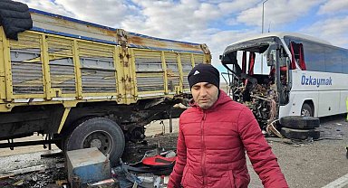 Yolcu otobüsü kamyona arkadan çarptı: 3 ölü, 33 yaralı