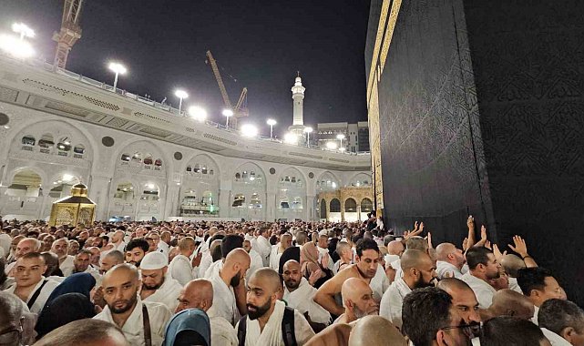 Yüz binlerce Müslüman Kabe'yi tavaf etti