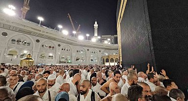 Yüz binlerce Müslüman Kabe'yi tavaf etti