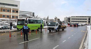 Zabıta, 2 bin 736 aracı çekti