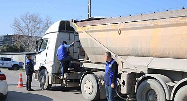 Zabıta ekipleri iş makinelerine ve ulaşım araçlarına yönelik denetimlerini sürdürüyor