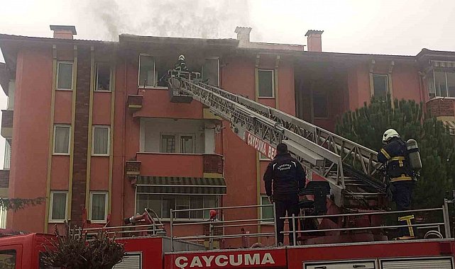 Zonguldak'ta 4 katlı binada yangın