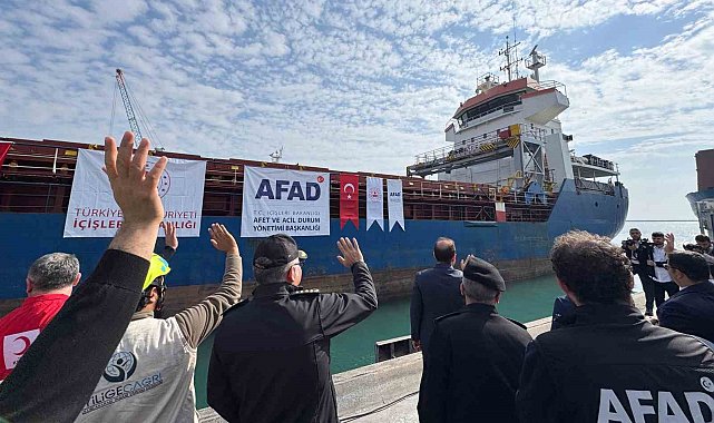 15. "İyilik Gemisi" Gazze'ye uğurlandı