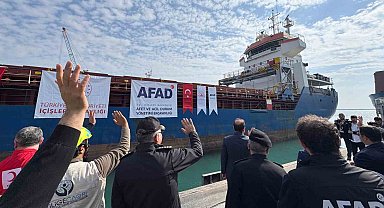 15. "İyilik Gemisi" Gazze'ye uğurlandı
