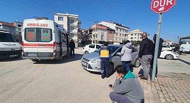 2 otomobil çarpıştı, 2 kişi yaralandı