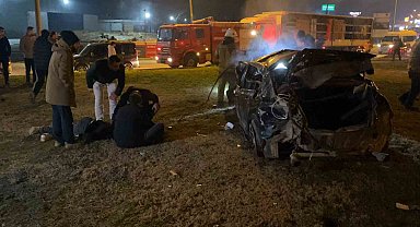 2 otomobilin çarpıştığı kazada 2 kişi yaralandı