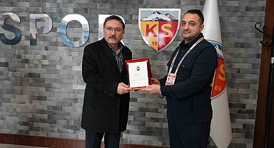 '38 Ayar Adam' Vali Çiçek'e plaket takdim edildi