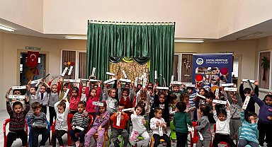 'Bir Hikaye Bin Neşe' projesiyle miniklere ağız sağlığının önemi aşılanıyor