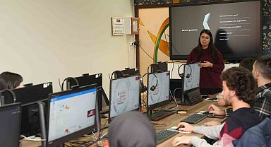 'Dijital Gençlik Merkezi' gençlerin geleceğine yön veriyor