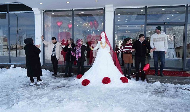 'Kardan Gelin'e 1 milyon liralık altın taktılar