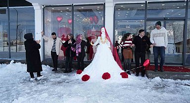 'Kardan Gelin'e 1 milyon liralık altın taktılar