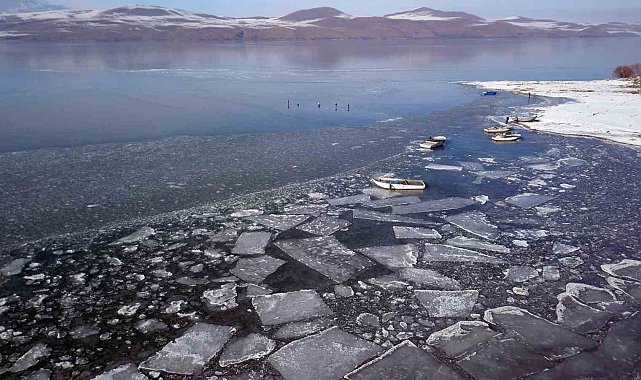 40 kilometrekarelik alana sahip Nazik Gölü dondu