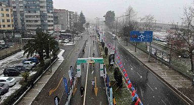 45. Uluslararası Trabzon Yarı Maratonu, yoğun kar yağışının altında koşuldu