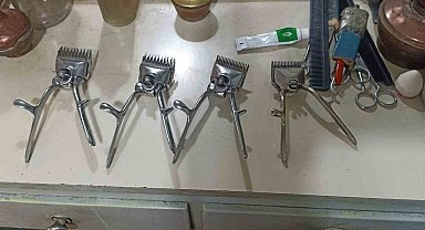 45 yılık berber eski el makinesiyle tıraş yapmaya devam ediyor
