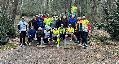 78 yaşındaki sporcu, 15 kilometrelik parkuru 1 saat 40 dakikada tamamladı