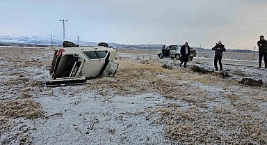 Adilcevaz'da otomobil şarampole yuvarlandı: 5 yaralı