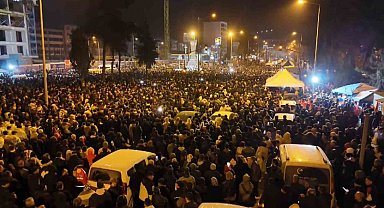 Adıyaman'da binlerce kişi deprem şehitlerini andı