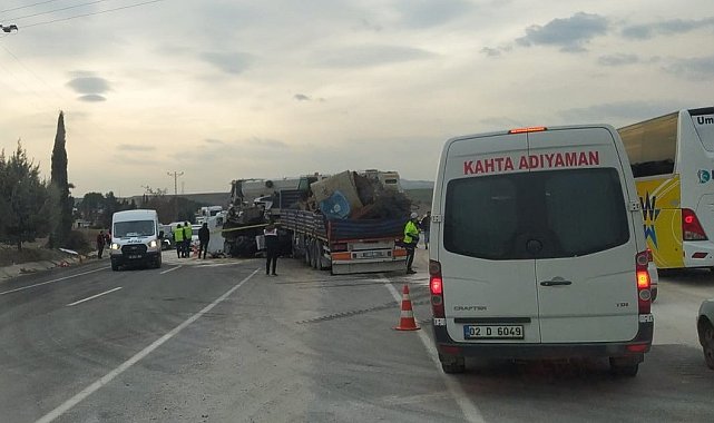 Adıyaman'da tır ile vinç çarpıştı: 2 yaralı