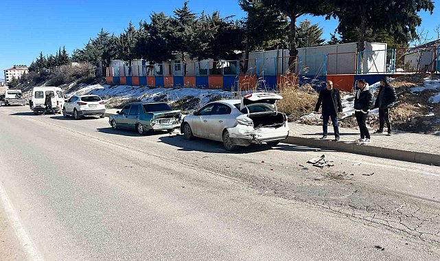Adıyaman'da zincirleme trafik kazasında 1 kişi yaralandı