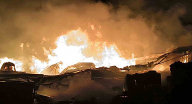 Afyonkarahisar'da çıkan fabrika yangını 5 saattir devam ediyor