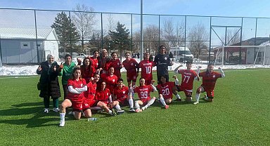 Ağrı ASP Kadın Futbol Takımı, Erzincan'da 8 golle güldü
