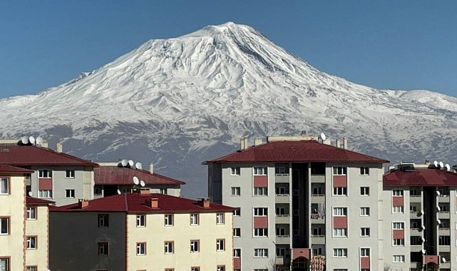 Ağrı Dağı ihtişamıyla göz kamaştırıyor