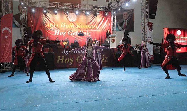 Ağrı'da halk konseri