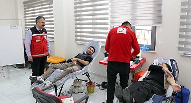 Aile ve Sosyal Hizmetler İl Müdürü Bayrak ve kurum personeli kan bağışı yaptı