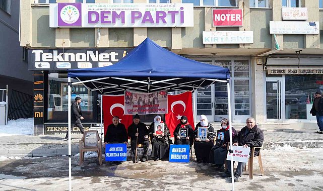 Ailelerin evlat nöbeti soğuk havaya rağmen devam ediyor