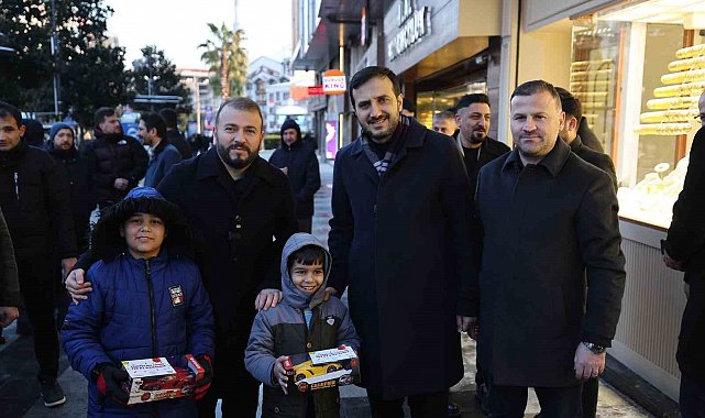 AK Parti İstanbul İl Başkanı Özdemir'e vatandaştan yoğun ilgi