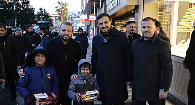 AK Parti İstanbul İl Başkanı Özdemir'e vatandaştan yoğun ilgi