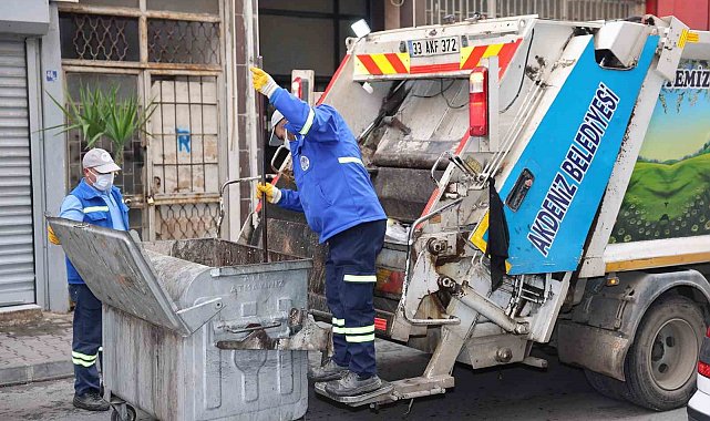 Akdeniz'de çöp konteynerleri yıkanıyor