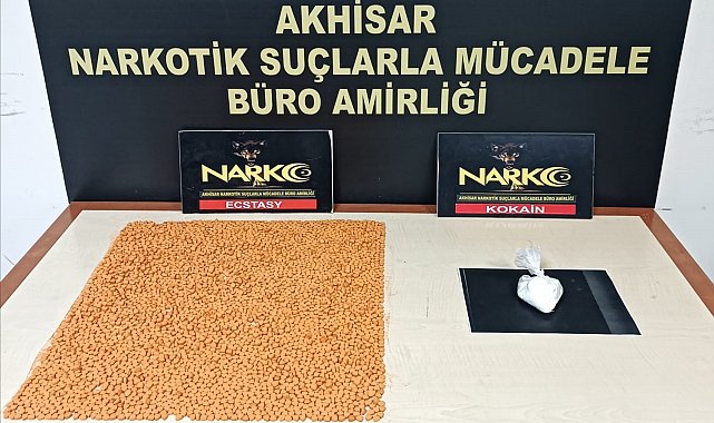 Akhisar'da uyuşturucu tacirlerine darbe: 3 kişi tutuklandı